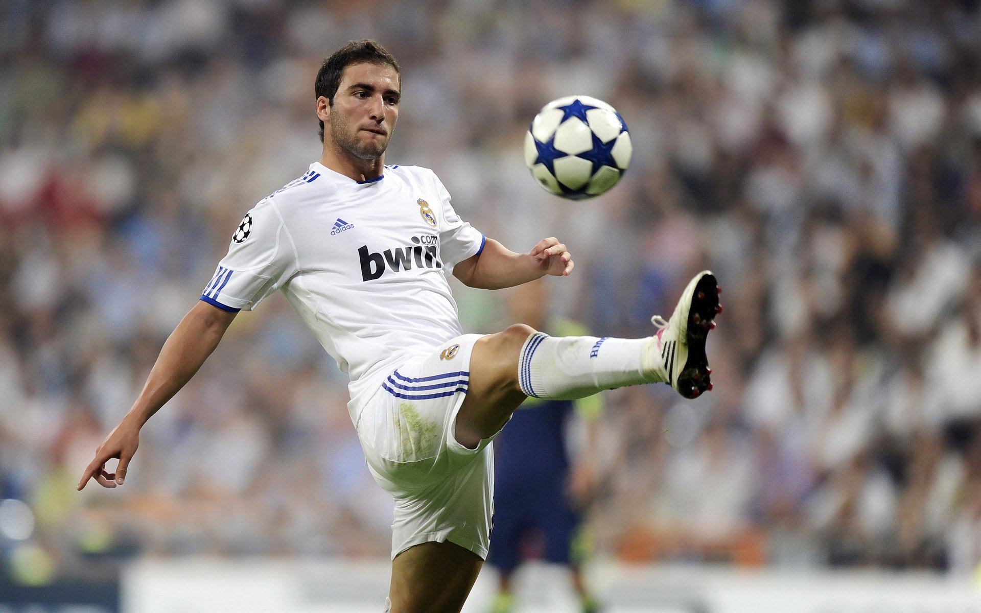 -“中超联赛即将开启，豪门迎来新一轮战略布局”，中超豪门球队