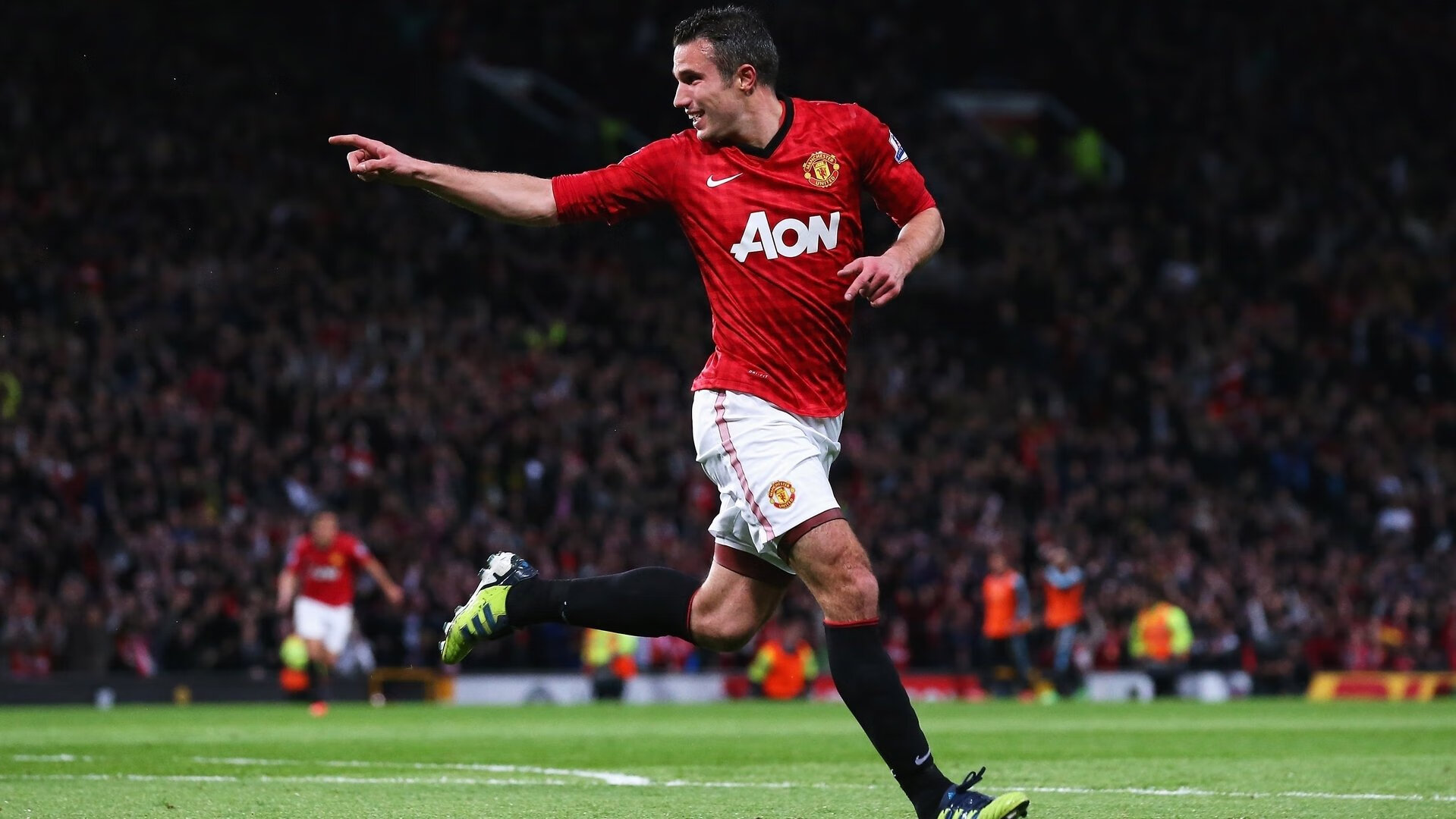 哥伦比亚骑手桑地亚哥·卡多纳在2024年巴黎奥运会盛装舞步比赛中以“Dostojewski”马匹获得第15名，展现坚韧精神。